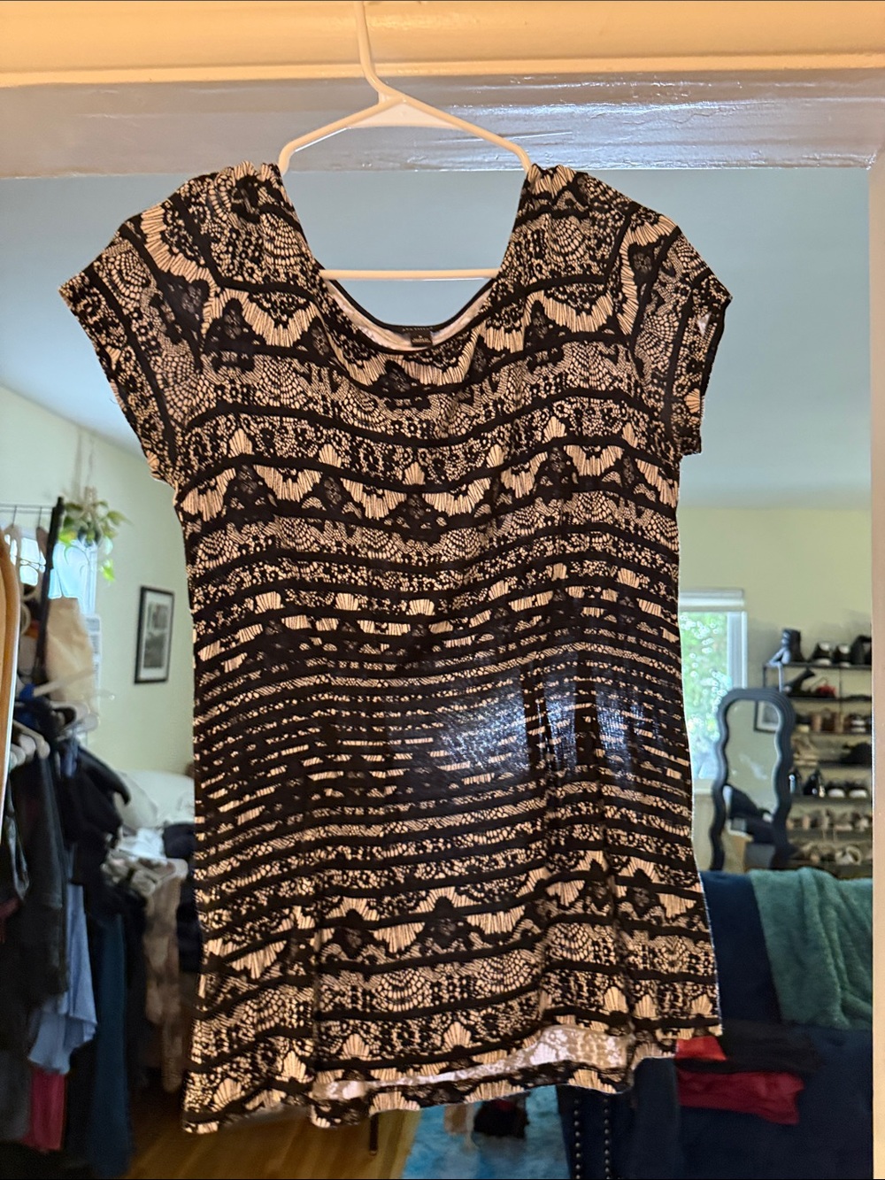 Ann Taylor Black and Cream Patterned Short Sleeve Tee